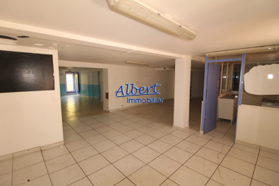 Commerce à louer à OLLIOULES Rural  - 219 m² 