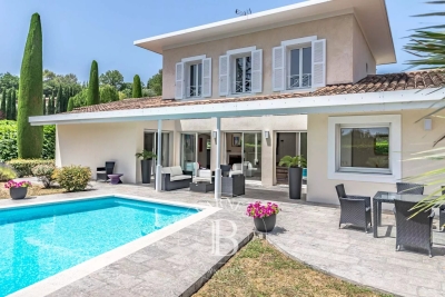 Maison à vendre à VALBONNE Bois Fleuri-Chevre d'Or-Saint Philippe - 7 pièces - 240 m² 