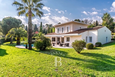 Maison &agrave; vendre &agrave; VALBONNE  - 7 pi&egrave;ces - 250 m&sup2; 