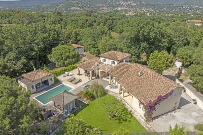 Maison &agrave; vendre &agrave; BORMES-LES-MIMOSAS  - 10 pi&egrave;ces - 325 m&sup2; 