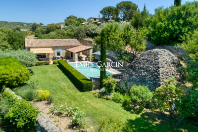 Maison à louer à GORDES Sainte-Cécile-les-Vignes - 5 pièces - 250 m² 