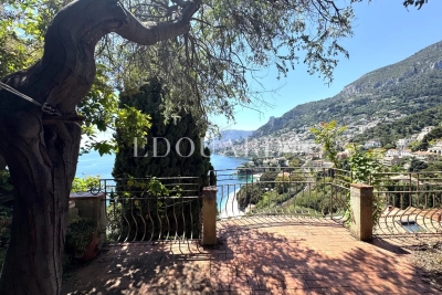 House for sale in ROQUEBRUNE-CAP-MARTIN Magagnosc - 8 rooms - 140 m&sup2; 