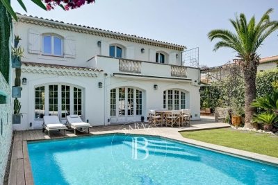 Maison à vendre à AIX-EN-PROVENCE Hameau - 8 pièces - 314 m² 