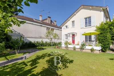 House for sale in CHAVILLE Iris No - 8 rooms - 150 m² 