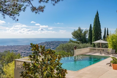 House for sale in NICE Port - 9 rooms - 311 m&sup2; 
