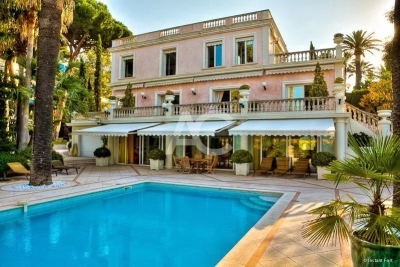 Maison à vendre à CAP D'ANTIBES Centre - 6 pièces - 394 m² 
