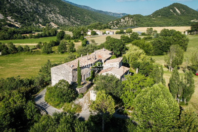 Maison à vendre à NOYERS-SUR-JABRON  - 10 pièces - 420 m² 