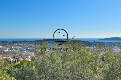 Maison à vendre à TOULON La Palasse-Collet de Gipon - 8 pièces - 270 m² 