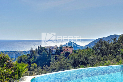 House for sale in MANDELIEU-LA-NAPOULE Le Roc Fleuri-Capitou (Jeanne d'Arc) - 6 rooms - 297 m² 