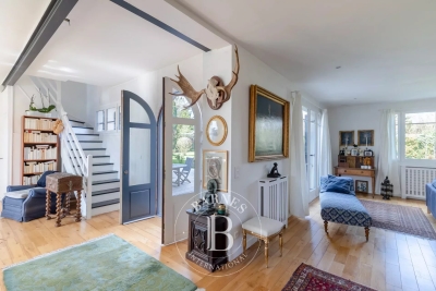 Maison à vendre à ST NOM LA BRETECHE Val d'Albian Parc de Diane - 8 pièces - 272 m² 