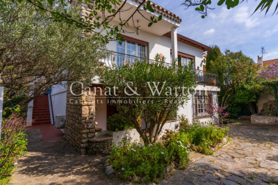 House for sale in HYÈRES  - 7 rooms - 175 m² 