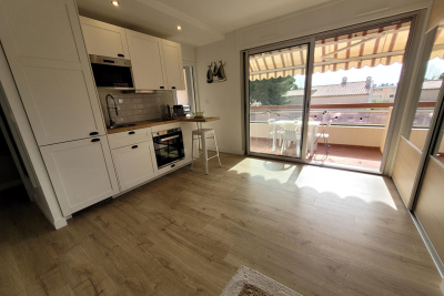 Appartement &agrave; louer &agrave; SIX-FOURS-LES-PLAGES  - 1 pi&egrave;ces - 33 m&sup2; 