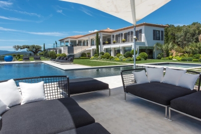 Maison à louer à GRIMAUD  - 7 pièces - 700 m² 