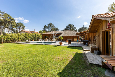Maison &agrave; vendre piscine proche commerces 
