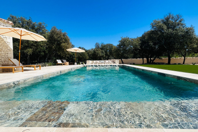 Maison à louer à BONNIEUX Sainte-Cécile-les-Vignes - 7 pièces - 270 m² 