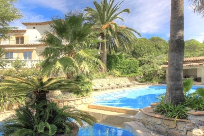 House to rent in MOUGINS Cimiez-Valrose - 6 rooms - 280 m&sup2; 