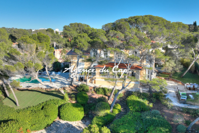 Maison à vendre à ST-RAPHAËL  - 10 pièces - 352 m² 