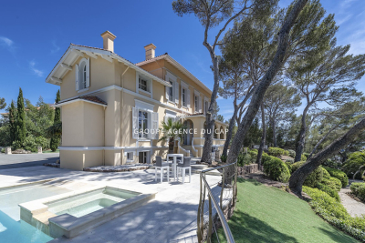 Maison &agrave; vendre &agrave; ST-RAPHAËL  - 10 pi&egrave;ces - 352 m&sup2; 