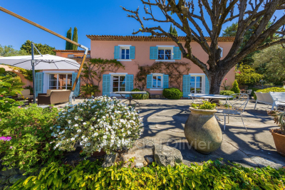 Maison &agrave; vendre &agrave; VALBONNE Collines - 9 pi&egrave;ces - 260 m&sup2; 