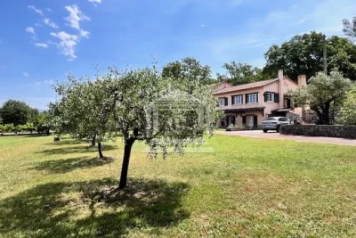 Maison &agrave; vendre &agrave; FAYENCE  - 7 pi&egrave;ces - 240 m&sup2; 