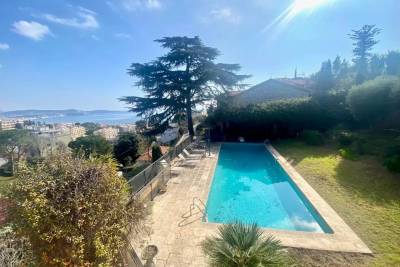 Maison à vendre à NICE Le Roc Fleuri-Capitou (Jeanne d'Arc) - 5 pièces - 300 m² 