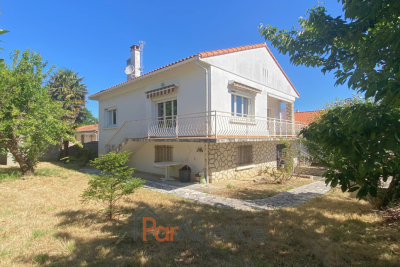 Maison à vendre à MESCHERS SUR GIRONDE Port-d'Envaux - 5 pièces - 137 m² 