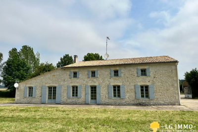 Maison à vendre à ST DIZANT DU BOIS  - 9 pièces - 323 m² 