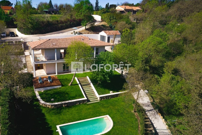 House for sale in CHATEAUNEUF-GRASSE  - 7 rooms - 235 m² 