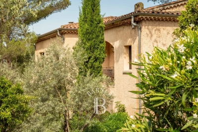 Maison &agrave; vendre &agrave; AIX-EN-PROVENCE  - 15 pi&egrave;ces - 754 m&sup2; 