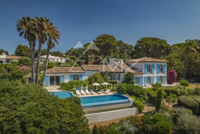 Maison à louer à GRIMAUD   - 248 m² 