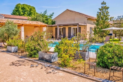 Maison à vendre à ST-RÉMY-DE-PROVENCE Centre Ville-Peripherie - 6 pièces - 200 m² 