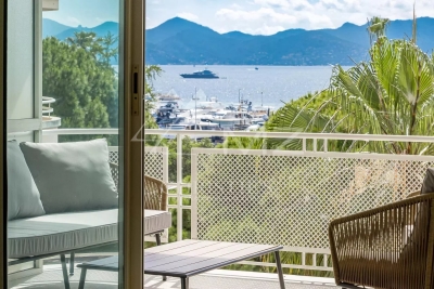 Appartement à vendre à CANNES Croisette-Palm-Beach - 3 pièces - 95 m² 