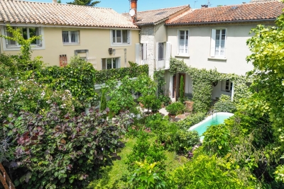 Maison &agrave; vendre &agrave; VAISON-LA-ROMAINE  - 18 pi&egrave;ces - 415 m&sup2; 