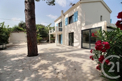 House for sale in LE ROURET  - 7 rooms - 168 m&sup2; 