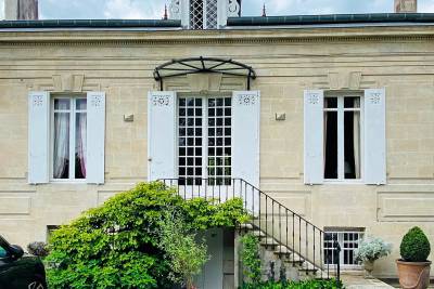 Maison &agrave; vendre &agrave; BORDEAUX Sainte-Foy-la-Grande - 9 pi&egrave;ces - 300 m&sup2; 