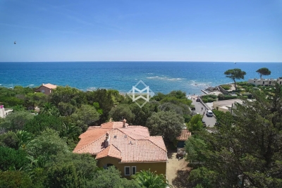 House for sale in ST-AYGULF  - 6 rooms - 250 m² 