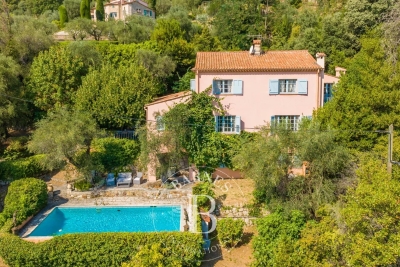 House for sale in GRASSE Magagnosc - 7 rooms - 273 m&sup2; 