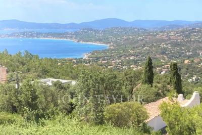 Maison à vendre beau terrain dominant