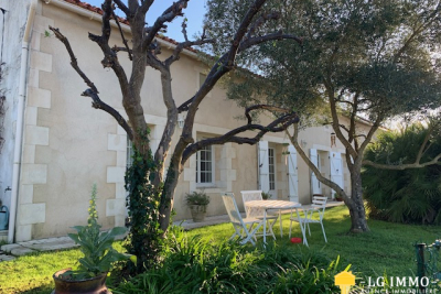 Maison à vendre à ST DIZANT DU GUA  - 6 pièces - 205 m² 