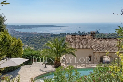 Maison à vendre à VALLAURIS  - 5 pièces - 250 m² 