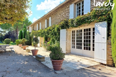 Maison à vendre à SENAS Charleval - 13 pièces - 434 m² 