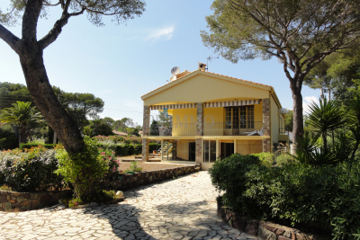 Maison à vendre à immobilier BOULOURIS  - 6 pièces - 204 m² 