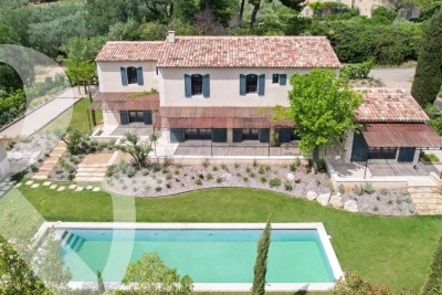 House for sale in MAUSSANE-LES-ALPILLES Minimes - 6 rooms - 353 m² 