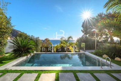 Maison &agrave; vendre piscine bord de mer alpes maritimes 