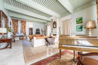 Maison à vendre à LAMBESC Saint-Loup-Fardeloup - 13 pièces - 976 m² 