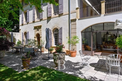 Maison &agrave; vendre &agrave; AIX-EN-PROVENCE  - 10 pi&egrave;ces - 300 m&sup2; 