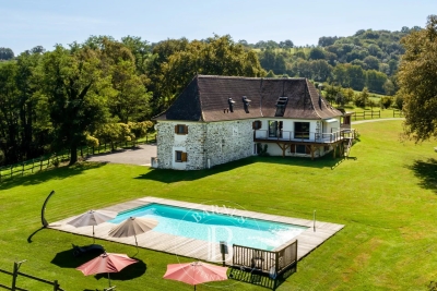 Maison à vendre à ST-PALAIS  - 11 pièces - 480 m² 