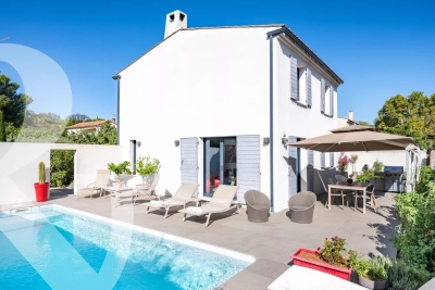Maison à vendre à MAUSSANE-LES-ALPILLES Saint-Loup-Fardeloup - 5 pièces - 137 m² 