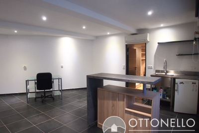 Commerce à louer à ROQUEBRUNE-SUR-ARGENS  - 1 pièces - 34 m² 