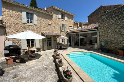 House for sale in CABRIÈRES D'AVIGNON   - 200 m² 